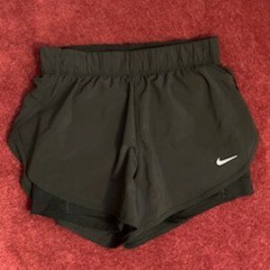 Womens Nike Essential 2 in 1 Training Shorts Size Small